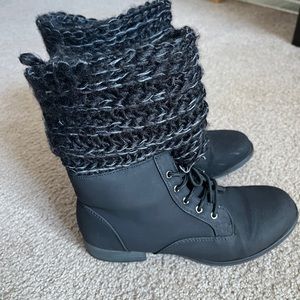 Super cute black booties size 6